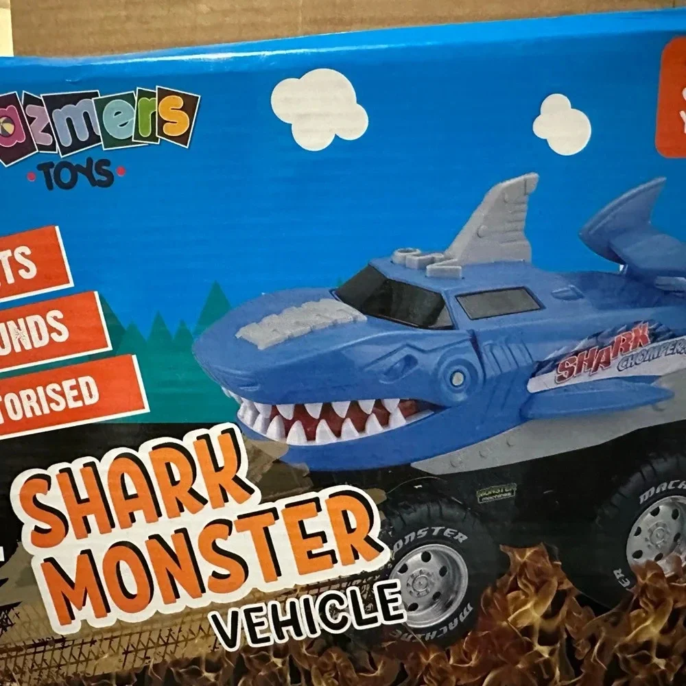 NWT -‎ Shark Monster Vehicle with lights, sounds and motorized. 3+